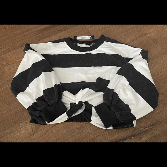 ALICE + OLIVIA-NWT Striped Cropped Sweatshirt